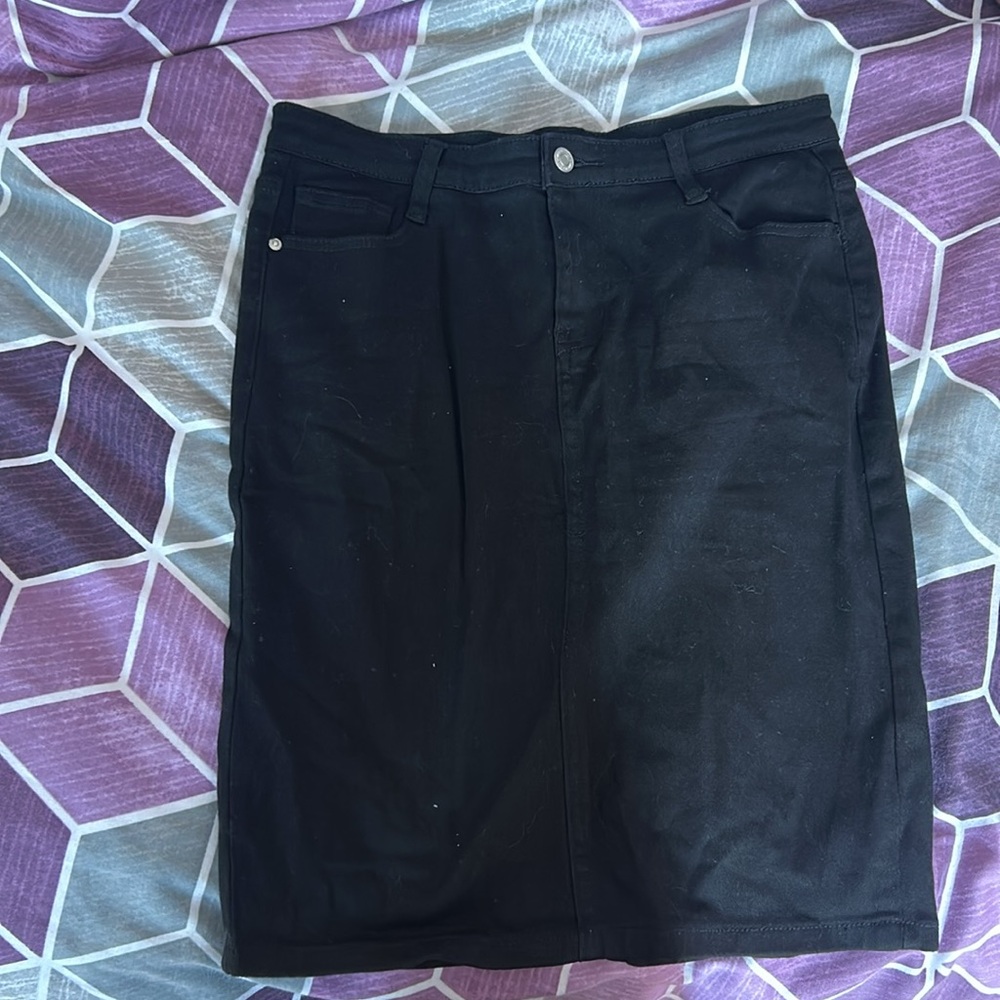 Black denim knee-length skirt